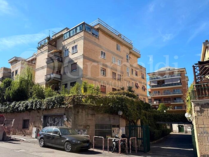 Appartamento quadrilocale in vendita in Via Giuseppe Belluzzo, Portuense, Roma