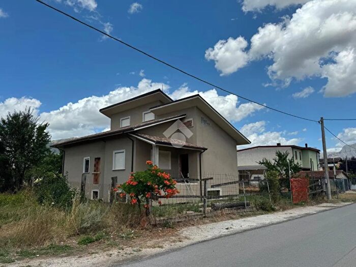 Casa con 5 locali in vendita in Via Sant'Andrea, Avezzano