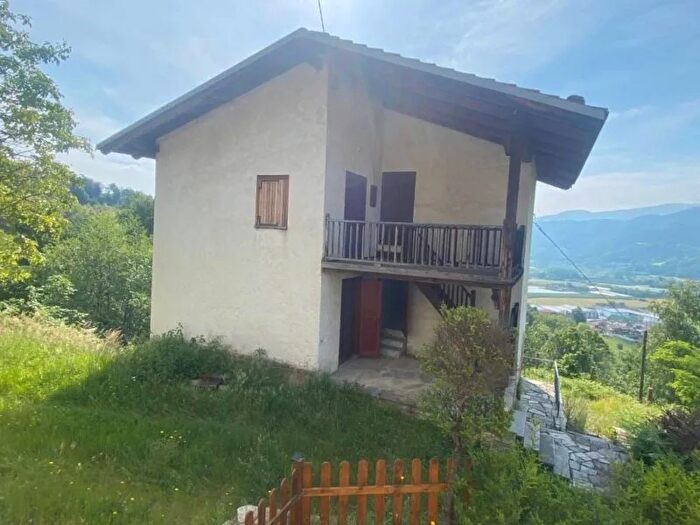 Casa trilocale in vendita in Revello