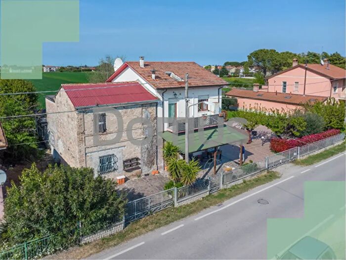 Casa con 6 locali in vendita in Via Montaletto, Cesena