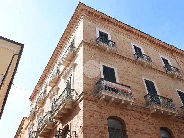 Appartamento con 5 locali in vendita in Via R Pagliacetti, Giulianova