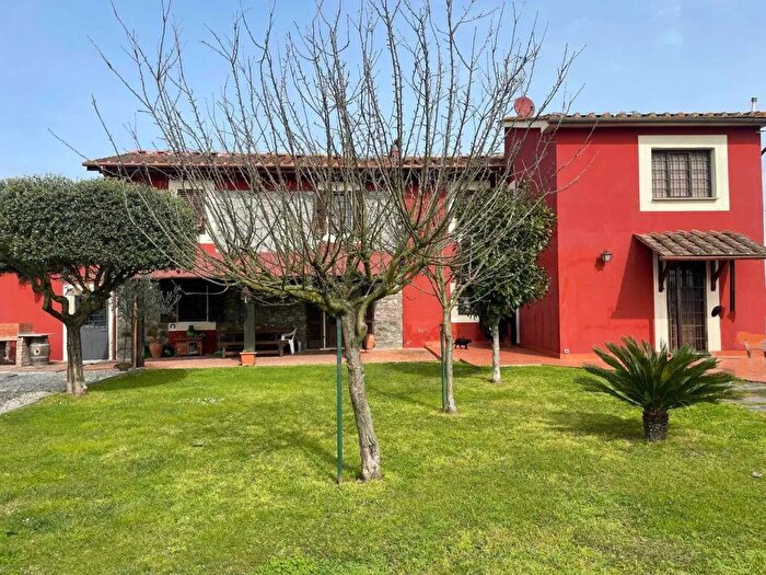 Casa con 11 locali in vendita in Via Porrione, Ponte Buggianese