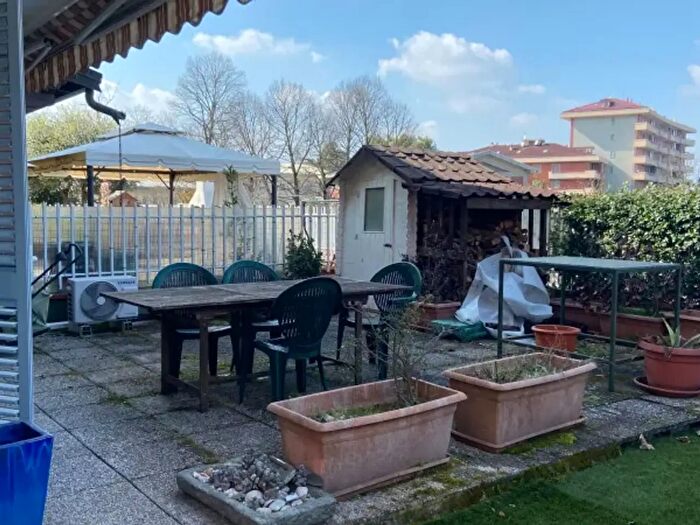 Casa quadrilocale in vendita in Novara