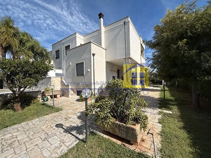 Appartamento con 6 locali in vendita in Via Madrid, Brindisi