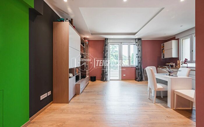 Appartamento trilocale in vendita in Via della Resistenza, Vignola