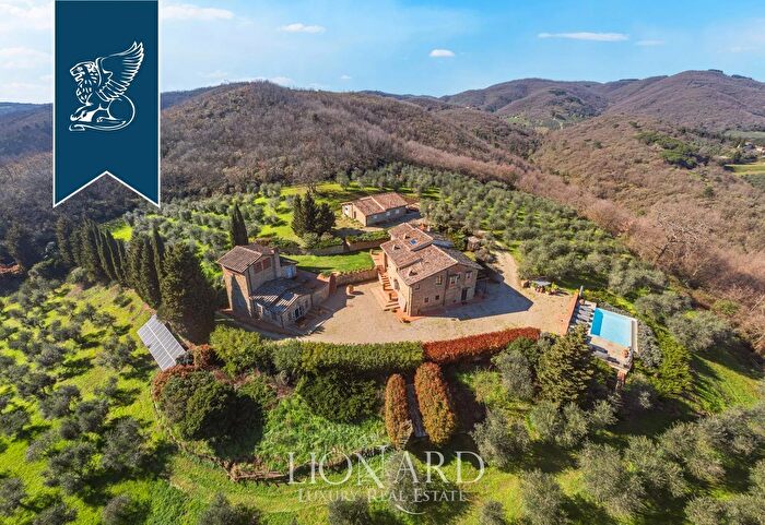 Casa con 6 locali in vendita in Greve In Chianti