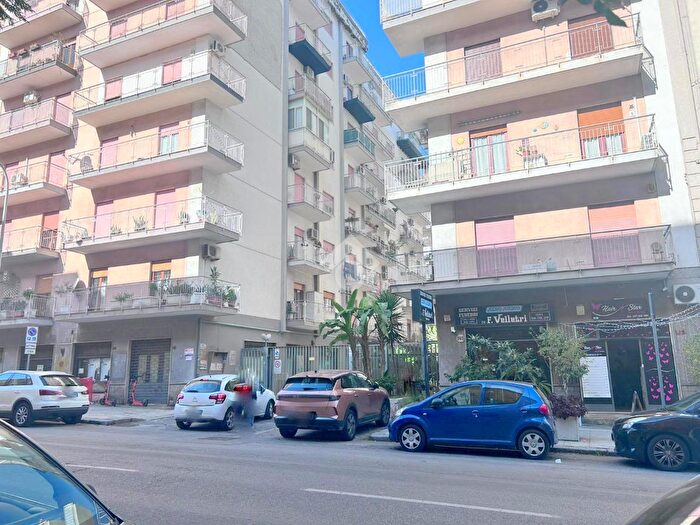 Appartamento quadrilocale in vendita in Largo Calatafimi, Palermo