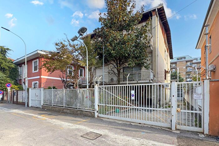 Casa quadrilocale in vendita in Pero