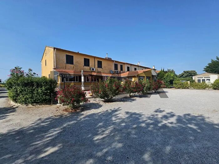 Casa con 14 locali in vendita in Piombino