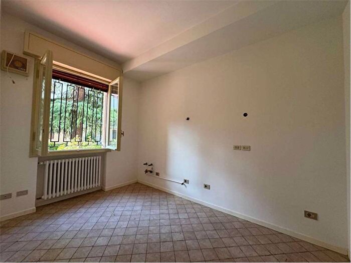 Appartamento con 5 locali in affitto in Affittasi camere e garage LIBERO SUBITO, Centro Storico, Imola