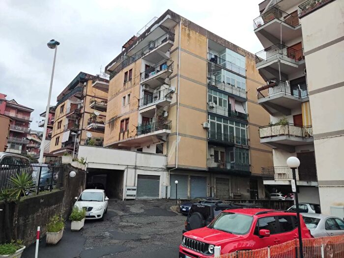 Appartamento con 5 locali in vendita in Viale dellAutonomia, Gravina Di Catania