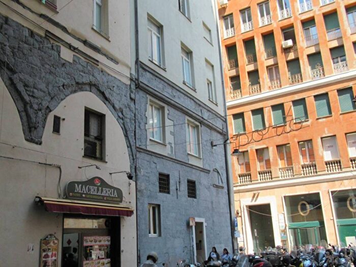 Appartamento monolocale in affitto in Piazzetta Jacopo da Varagine, Caricamento, Genova