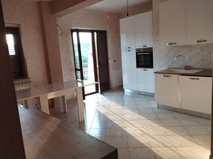 Appartamento trilocale in affitto in Via Cutugno, Davoli