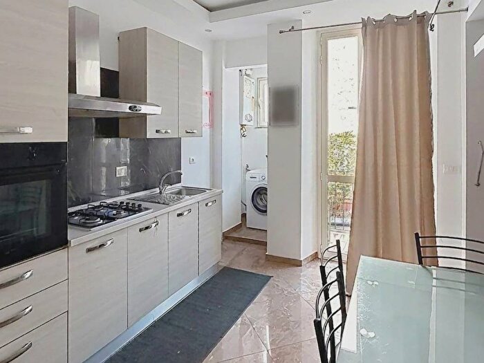 Appartamento quadrilocale in affitto in Via Guastalla, Vanchiglia, Torino