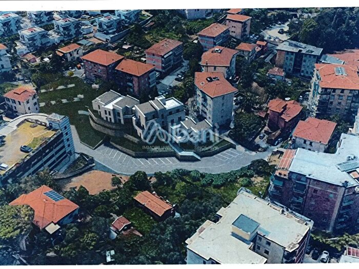 Appartamento trilocale in vendita in Via Vecchia, Lerici