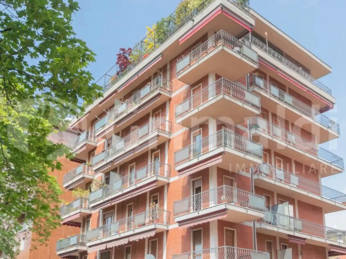 Appartamento quadrilocale in vendita in Via Monte Cervino, Monza