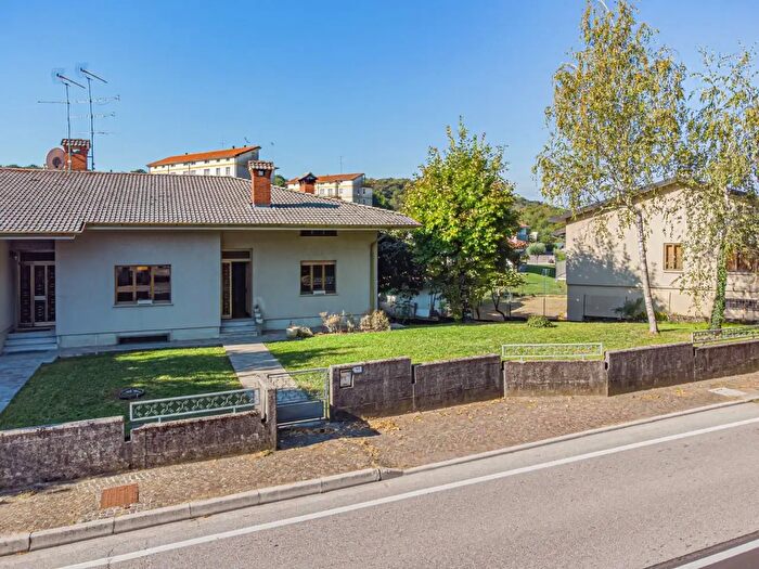 Casa con 5 locali in vendita in Via Angelo Angeli, Tarcento