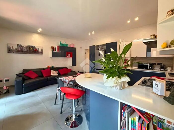 Appartamento trilocale in vendita in Via Galvani, Torino