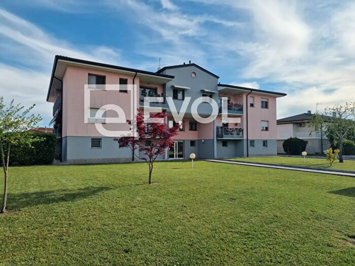 Appartamento con 6 locali in vendita in Via Trieste, Latisana