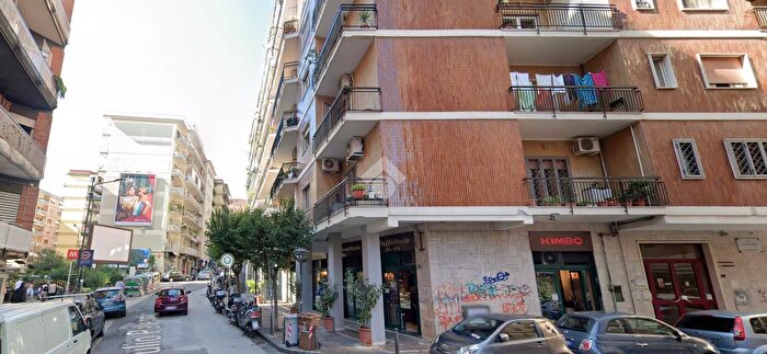 Appartamento con 5 locali in affitto in Via Giulio Palermo, Napoli
