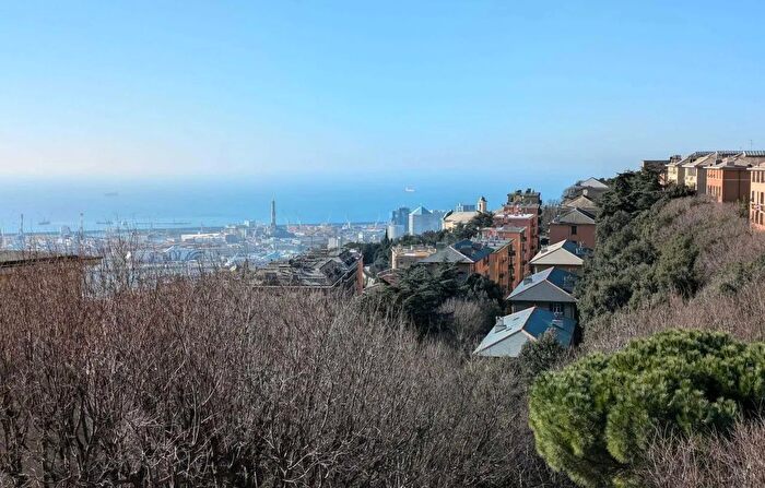 Appartamento con 6 locali in vendita in Via Vincenzo Maculano, Genova