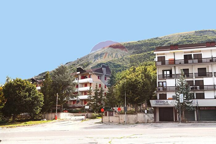 Appartamento con 5 locali in vendita in Piazzale della Magnola, Ovindoli