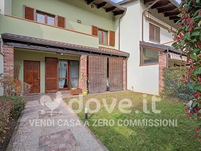 Casa con 5 locali in vendita in Via Carlo Cattaneo, Leini'
