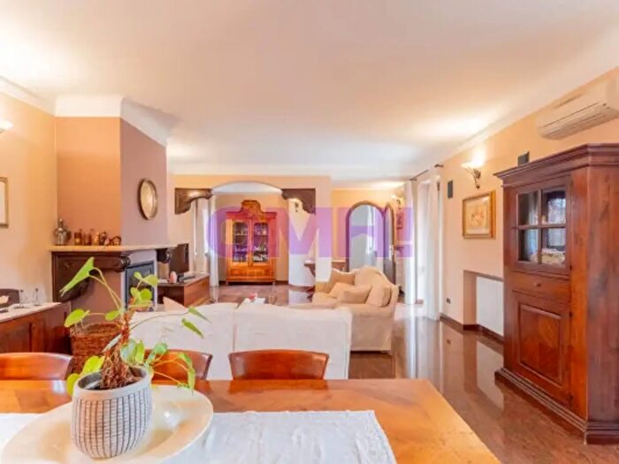 Casa con 5 locali in vendita in Via Monte Grappa, Busto Arsizio