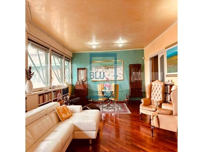 Appartamento quadrilocale in vendita in Via dei Fontanili, Milano