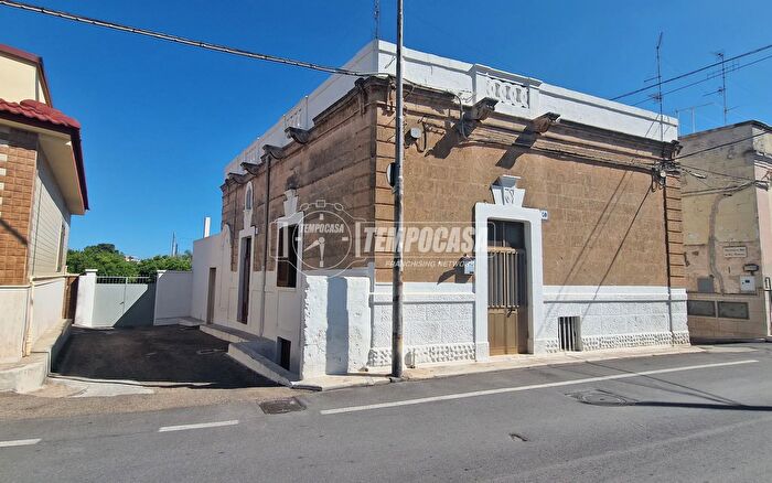 Casa bilocale in vendita in Via di Ceglie del Campo Gorizia, Bari