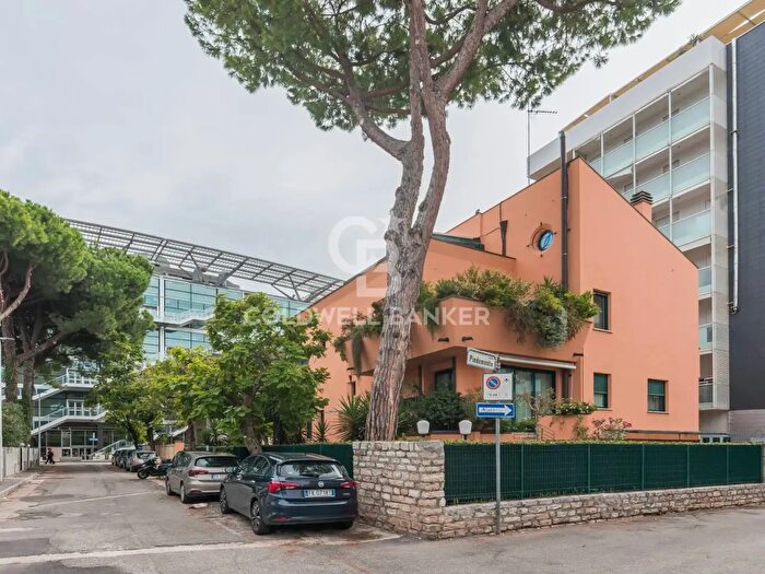 Appartamento con 10 locali in vendita in Viale Orazio, Riccione