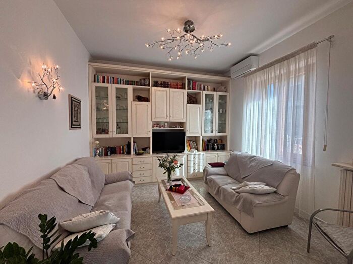 Casa con 6 locali in vendita in Empoli