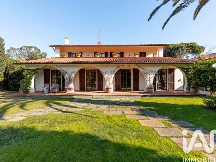 Casa con 14 locali in vendita in Via Vione Vannini, Pisa