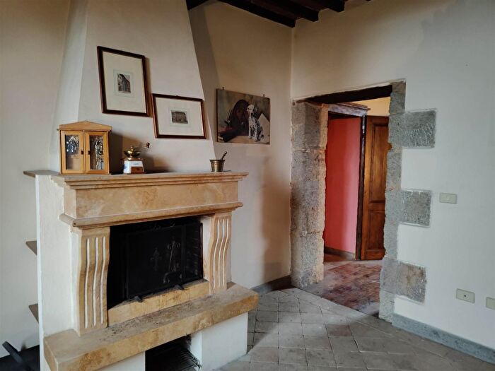 Appartamento con 12 locali in vendita in Via Roma, Piancastagnaio