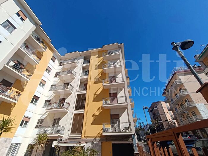 Appartamento trilocale in vendita in Via Liberta, Portici