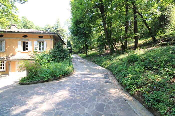 Casa con 10 locali in vendita in Gandini, Quattro Castella