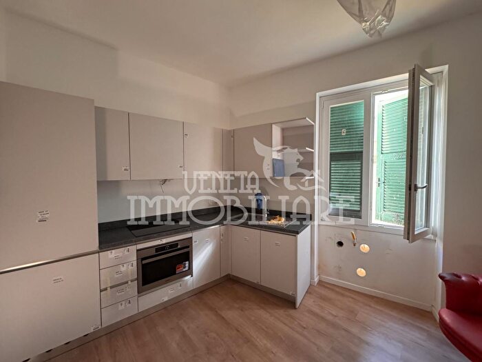 Appartamento trilocale in affitto in Mura del Molo, Genova