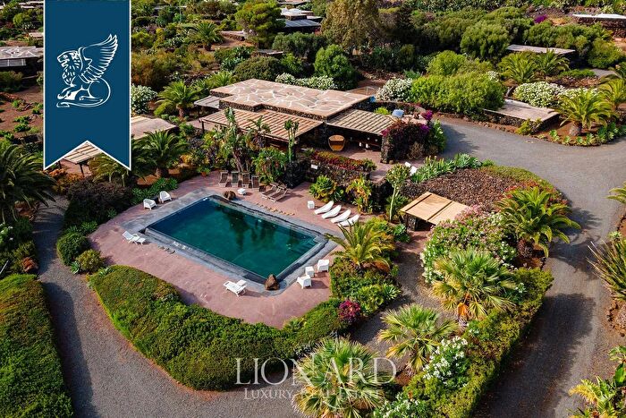 Casa quadrilocale in vendita in Pantelleria