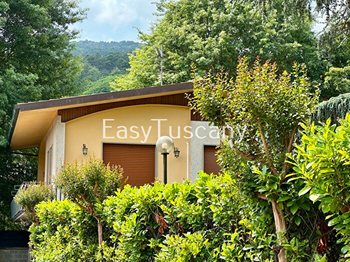 Casa con 11 locali in vendita in Via Sottomonte, Capannori