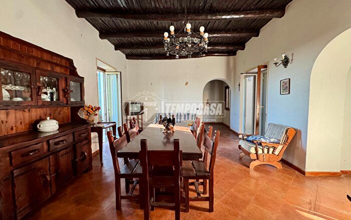 Casa con 5 locali in vendita in Casapulla