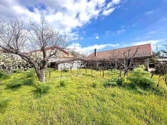 Casa con 7 locali in vendita in Via Enrico Fermi, Belpasso