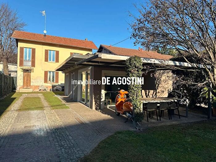Casa con 6 locali in vendita in Via Cesare Battisti Taino Varese, Taino