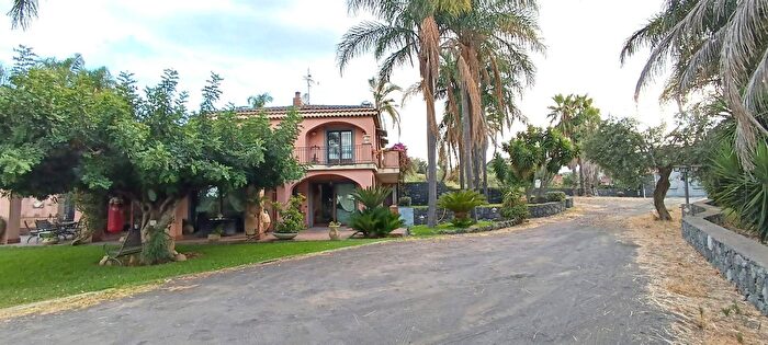 Casa con 10 locali in vendita in Largo Polifemo, Aci Catena