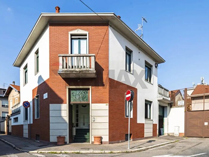 Casa con 5 locali in vendita in Busto Arsizio