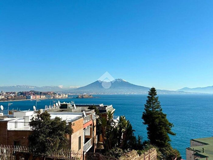 Appartamento con 6 locali in affitto in Via Orazio, Posillipo, Napoli