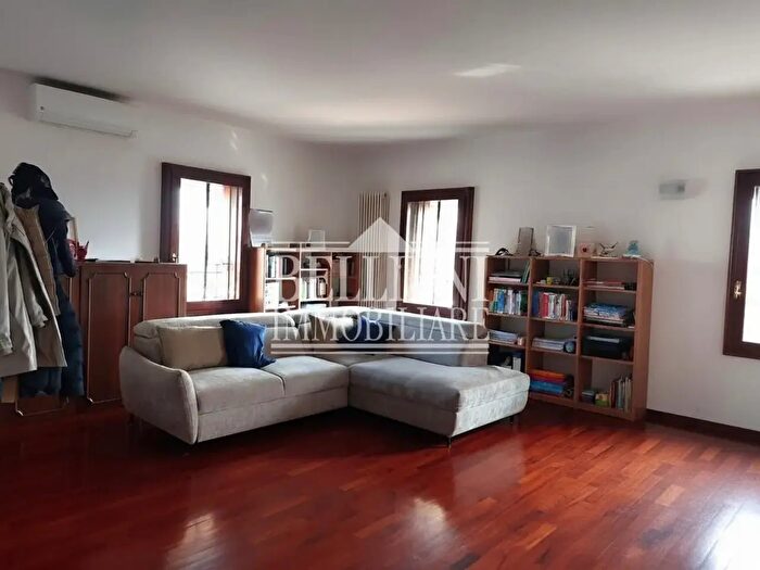 Appartamento quadrilocale in affitto in Via Maganza, Vicenza