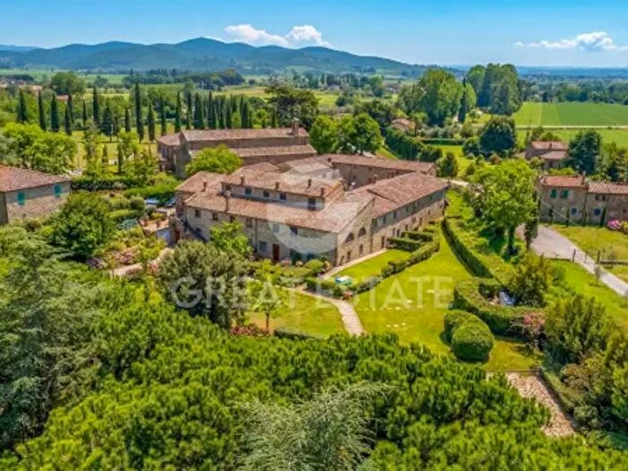 Appartamento con 6 locali in vendita in Località Le Contesse, Cortona