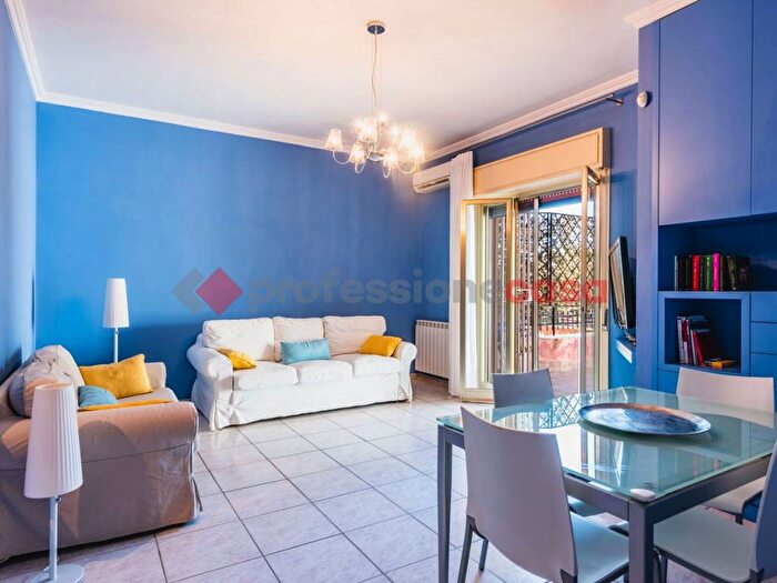 Appartamento trilocale in affitto in Via Mollica, Centro, Aci Castello