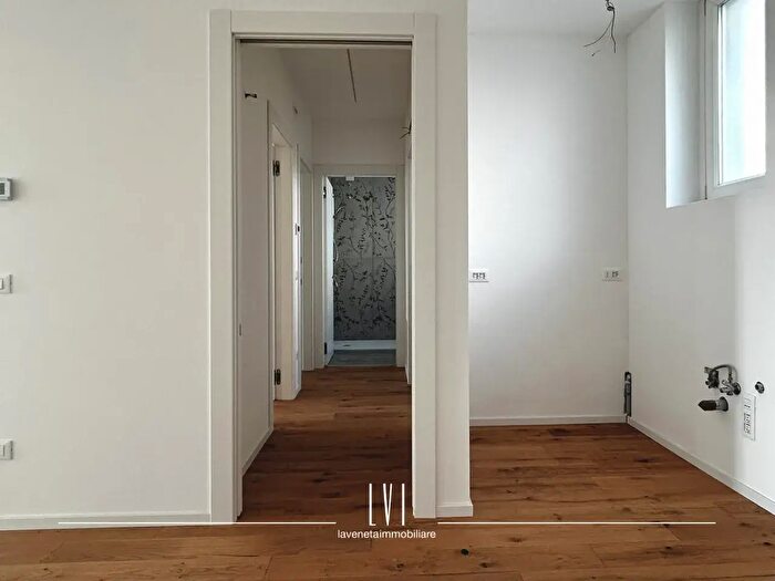 Appartamento trilocale in vendita in Via Domenico Modugno, Jesolo