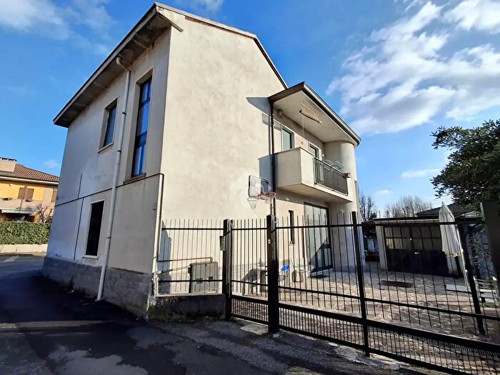 Appartamento bilocale in vendita in Via Cimabue, Carate Brianza